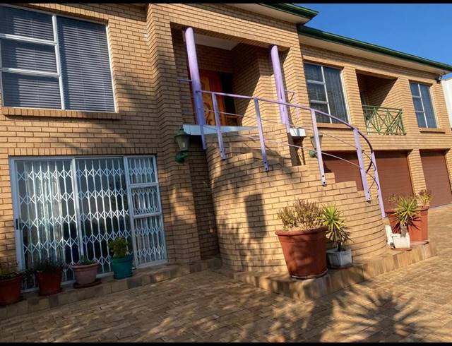 5 BEDROOM HOUSE FOR SALE IN BALMORAL